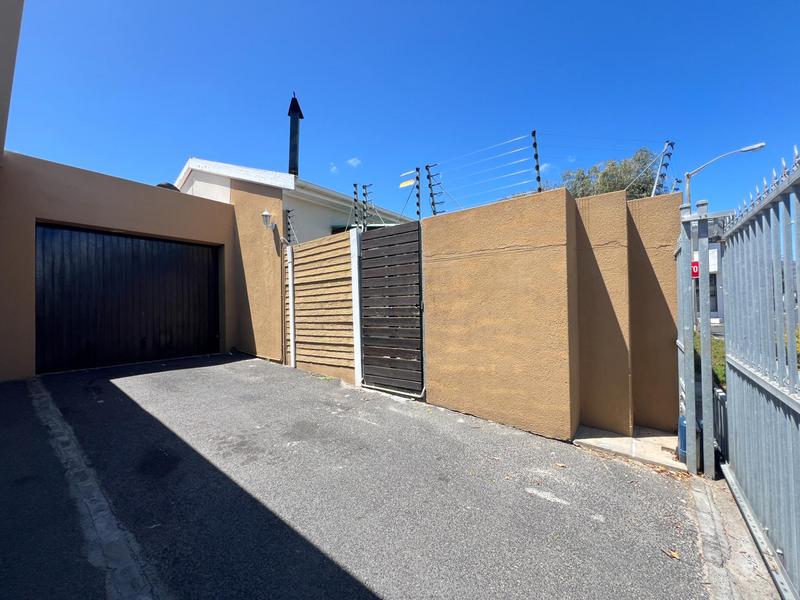 3 Bedroom Property for Sale in Heathfield Western Cape